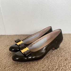Salvatore Ferragamo Vara Patent Bow Size 7 C
